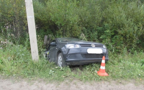 В Коми 85-летний водитель «Фольксвагена» протаранил столб