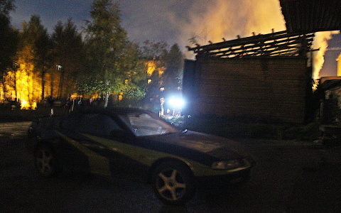 Очевидцы пожара возле вокзала в Сыктывкаре: «Полыхало знатно» (фото)