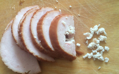 Сыктывкарка обнаружила в куриной ветчине ком туалетной бумаги (фото)