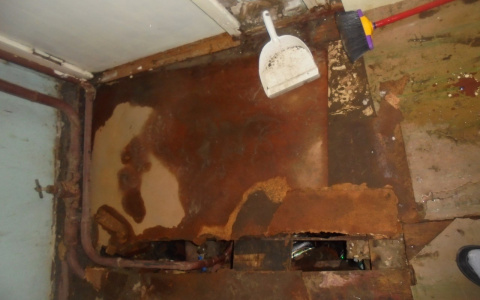 В Сыктывкаре женщина провалилась в подпол и получила ожоги