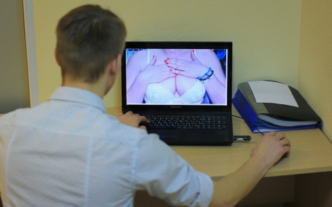 В Сыктывкаре мужчины распространяли детскую порнографию