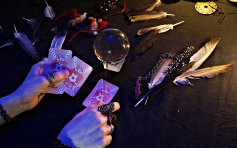 Гороскоп на 12 сентября: Овнов ждут перемены к лучшему, а Весам лучше избегать шумных компаний