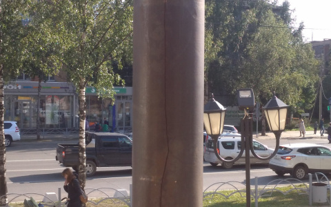 Жителей Сыктывкара пугает трещина в здании торгового центра (фото)