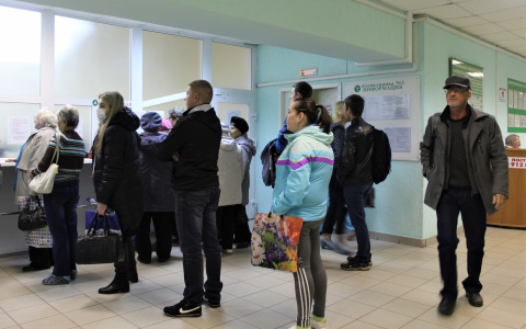 Больные гриппом жители Коми штурмуют городские поликлиники (фото)