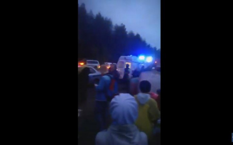 Появилось видео ДТП в Сыктывкаре, где «Ока» снесла остановку с людьми