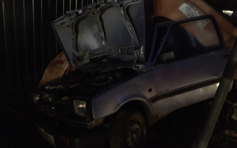 Появились фото с ДТП в Сыктывкаре, где «Ока» врезалась остановку