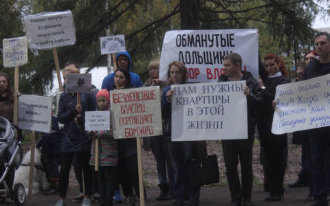 В Сыктывкаре обманутые дольщики вышли на митинг: «Все квартиры проданы и ни одной не сдано»