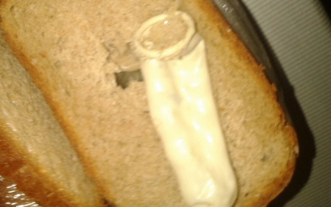 В Сосногорске женщина купила хлеб, внутри которого нашла резиновое изделие