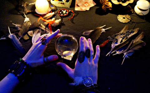 Несчастная женщина из Коми отдала экстрасенсам миллион рублей, чтобы вернуть мужа