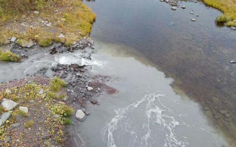Угроза экологии в Коми: отходы с электростанции смешиваются с чистой речной водой (фото)