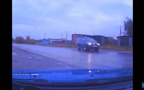 В Коми на видеорегистратор попал момент ДТП, где внедорожник протаранил авто с детьми (видео)
