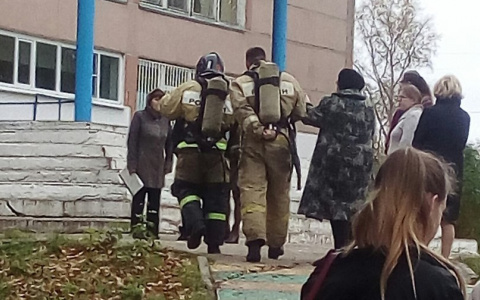 В Коми эвакуирована одна из школ из-за угрозы химического отравления (фото)