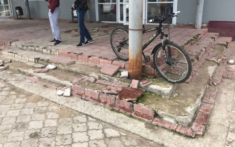 Новый автовокзал в Сыктывкаре разваливается на глазах (фото)