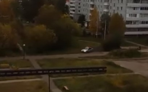 На тротуарах Сыктывкара мотоциклисты играют в «кошки-мышки» с ДПС (видео)