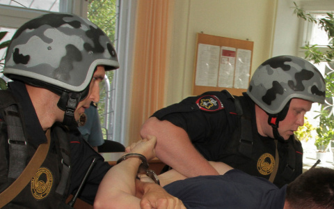 В Сыктывкаре разыскиваются мужчины, совершившие тяжкое преступление (фото)