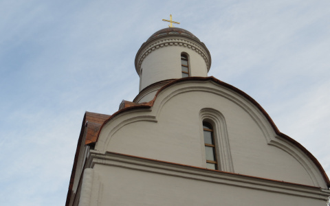 В Сыктывкаре мужчина украл из храма пожертвования и пропил их