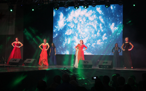 В Сыктывкаре победительнице конкурса красоты вручили бриллиантовую корону (фото)