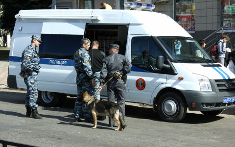 Сыктывкарцы: в центре города к торговому центру приехала полиция и следственный комитет