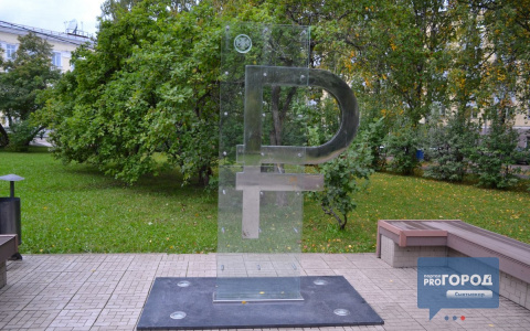 Прогулка вокруг Стефановской площади: колледжи, музеи и памятник рублю