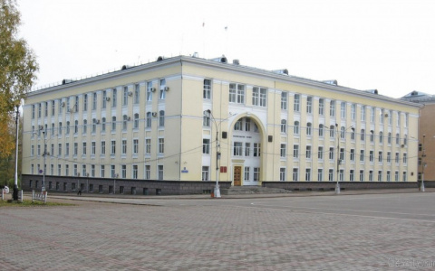 Сыктывкарцы о возможном назначении женщины Главой Коми: «Если красивая, то можно!»