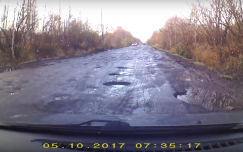 Жителям Коми приходится ездить по дорогам, которые выглядят как после войны (видео)