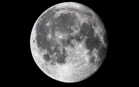 Неземная красота: жителям Коми удалось снять поразительное полнолуние (фото)