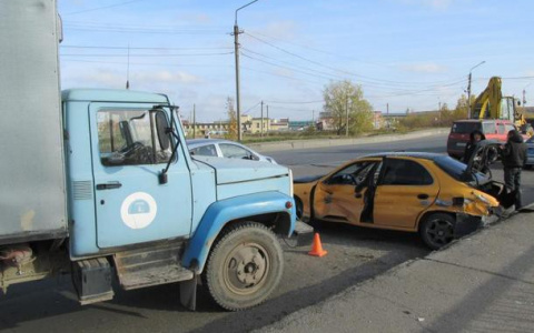 В Коми водитель устроил ДТП, а затем бросился с моста (фото)