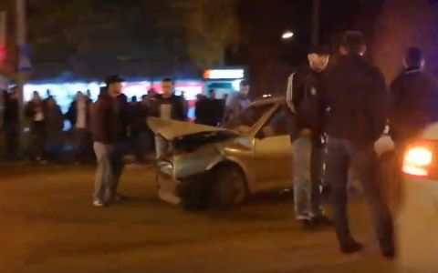 В Сыктывкаре возле «Пармы» две машины превратились в груду металла, есть пострадавшие