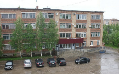 В Коми здание администрации обваливается прямо на глазах