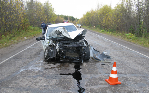 В Коми на трассе лоб в лоб столкнулись «Лада» и «Хендэ», пострадали пятеро (фото)