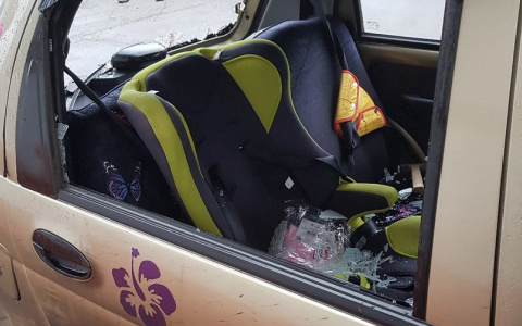 В Коми разыскивают вандала, разгромившего чужой автомобиль посреди ночи (фото)