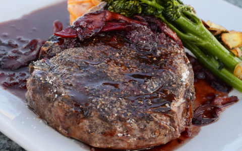 «За чей счёт этот банкет?»: за счет бюджета Коми делегатов кормят роллами и бужениной