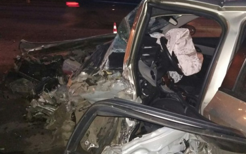 Появилось видео ДТП в Коми, где пьяный водитель на внедорожнике уничтожил легковушку