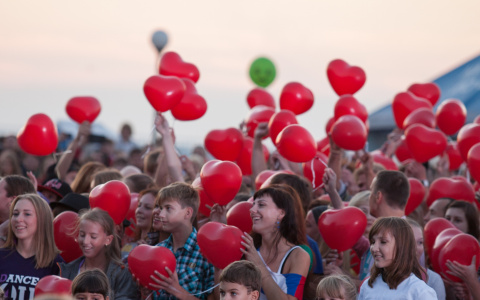 Гороскоп на 15 октября: Львов ждёт удача в делах, а Козерогов подъём по карьерной лестнице