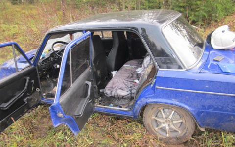 В Коми в кювет вылетела «шестерка», в ней был 16-летний подросток (фото)
