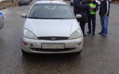 В Сыктывкаре автоледи на «Форде» сбила парня у военкомата (фото)