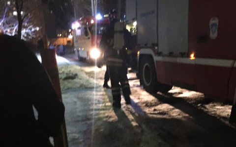 В Сыктывкаре задымилось общежитие техникума (фото)