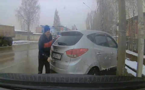 В Сети появилось видео про федерального судью Коми, который «паркуется как быдло»