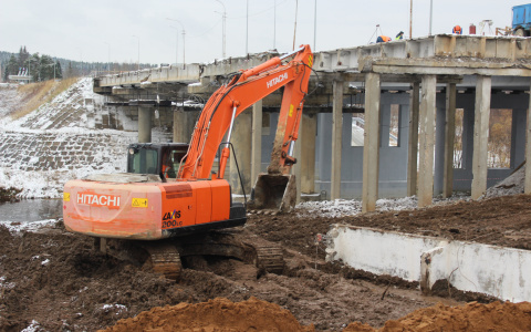 Мэр Сыктывкара лично проверил, как строится новый мост за 125 миллионов рублей