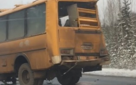 Дети, попавшие в ДТП под Ыбом, оказались учениками школы села Яснэг