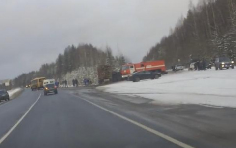 Стало известно, сколько человек погибло в ДТП со школьным автобусом в Коми