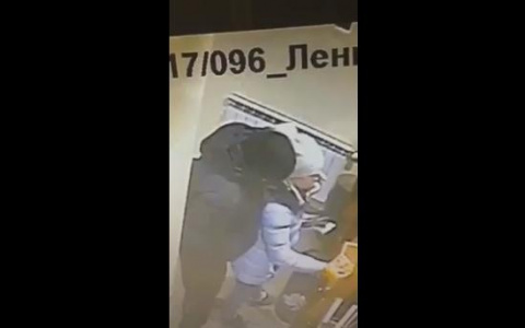 В Коми грабитель напал на женщину прямо в отделении банка (видео)
