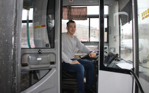 Лучший водитель автобуса в Сыктывкаре рассказал о своих пассажирах и дорожных войнах