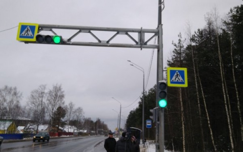 В Сыктывкаре установили первый светофор с кнопкой для пешеходов