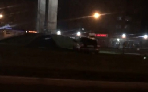 В Сыктывкаре «Приора» влетела в «кольцо»