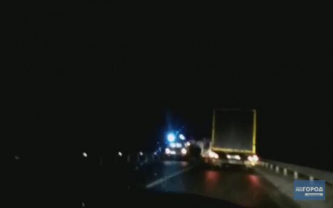 Появилось видео с места смертельного ДТП в Коми, где столкнулись «десятка» и «Газель»