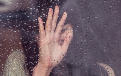 Женщину полгода насиловали девять мужчин в расплату за ошибки ее мужа