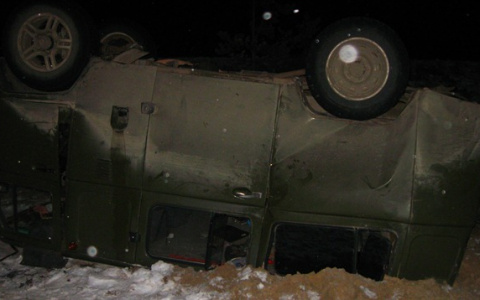 В Коми пьяный водитель без прав вылетел в кювет, есть пострадавшие (фото)