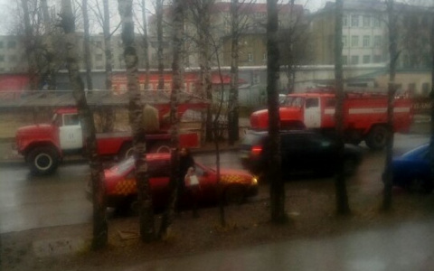 Названа причина, по которой экстренные службы оцепили ТЦ в Сыктывкаре