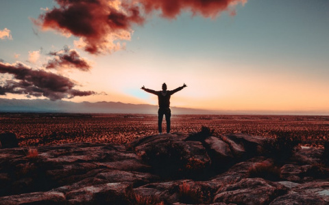 Гороскоп на 9 ноября: Раки смогут свернуть горы, а Водолеи просто будут на коне